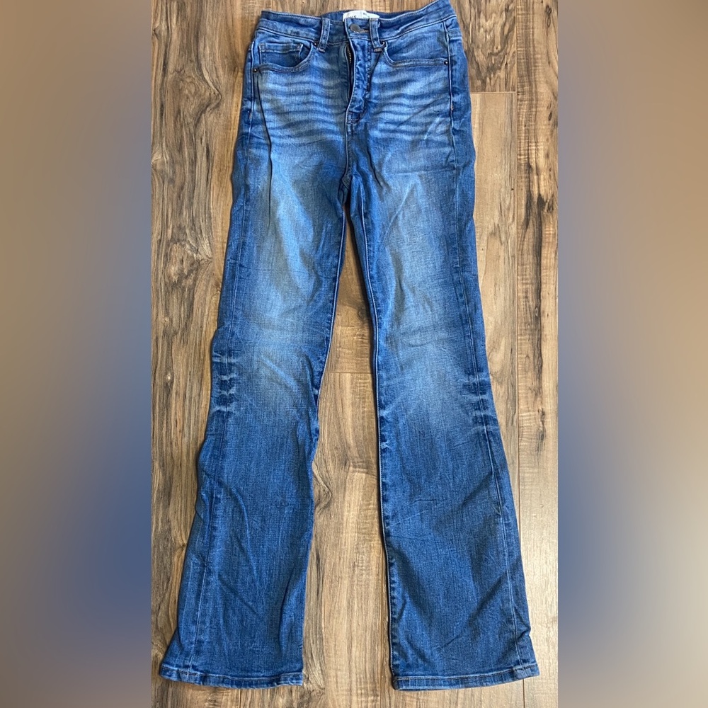 Super cute boot cut jeanss